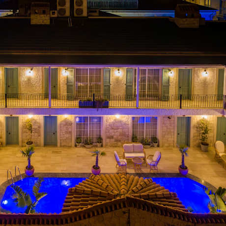 Avlu Alaçatı Butik Otel